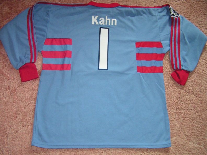 KAHN_oliver_BAYERN_MUNICH_-_Finale_champions_league_2001_____Arri__re.JPG