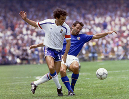 1986-la-france-bat-l-italie-2-0-en-huitieme-de-finale-de-la-coupe-du-monde-img_platini009-.png