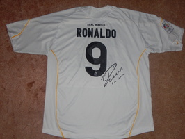 RONALDO_Cristiano_R__al_MADRID_maillot_sign___Arri__re.JPG