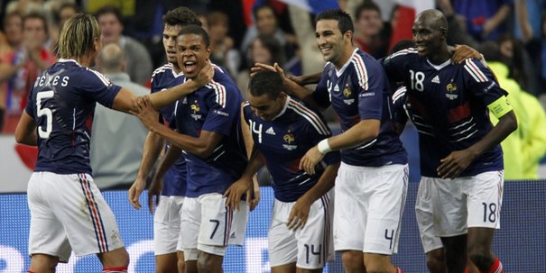 581344_french-players-celebrate-after-scoring-against-romania-during-their-euro-2012-qualifying-soccer-match-in-saint-denis.jpg